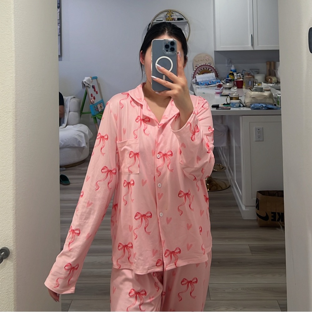Pink Bow Pajama 
Very soft and stretchy
Just wore once for Christmas photoshoot